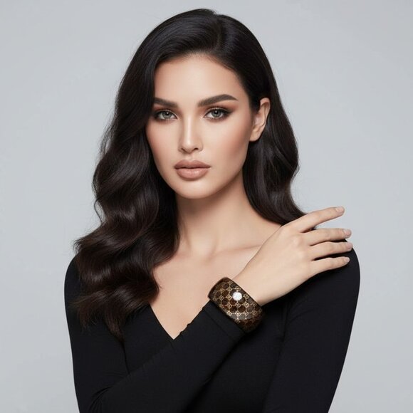 None Accessories - Elegant Brown Patterned Bangle